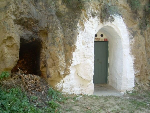 Földház-barlanglakás
