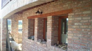 Bontott téglából készült ház - Galgahévíz Okofalu Tervező VB